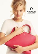 Aigner 2015春夏包包系列广告